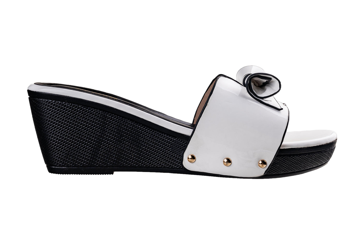 Trendz Ladies White / Black Chappal